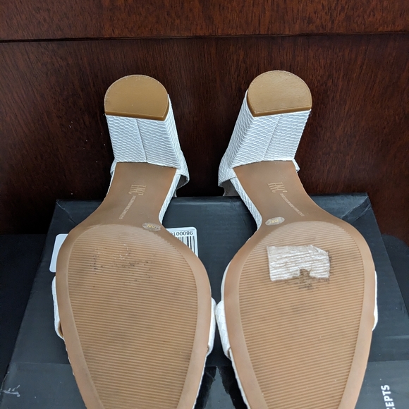 INC block heel sandals 7W - Picture 4 of 7